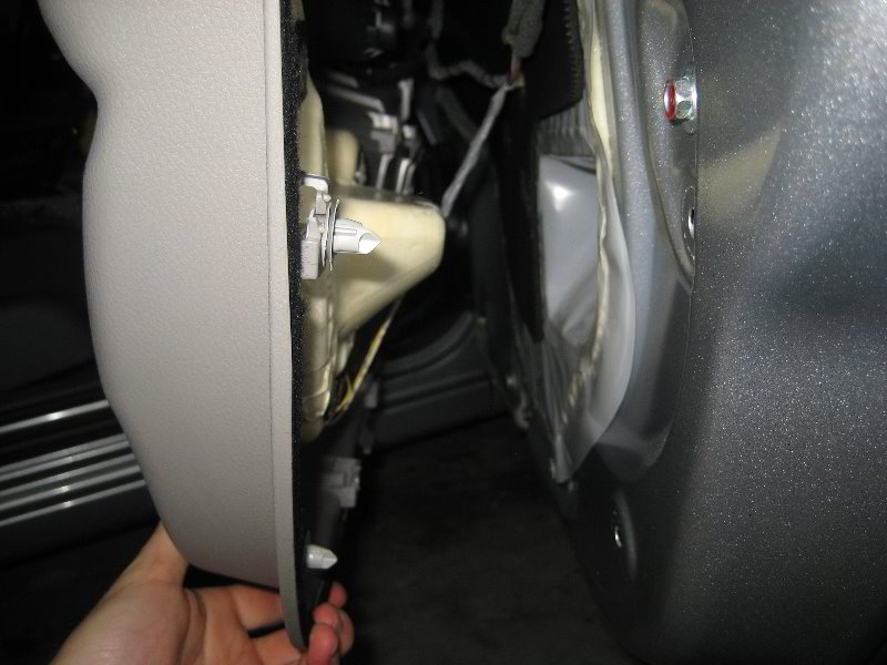 Honda-Accord-Interior-Door-Panel-Removal-Guide-016