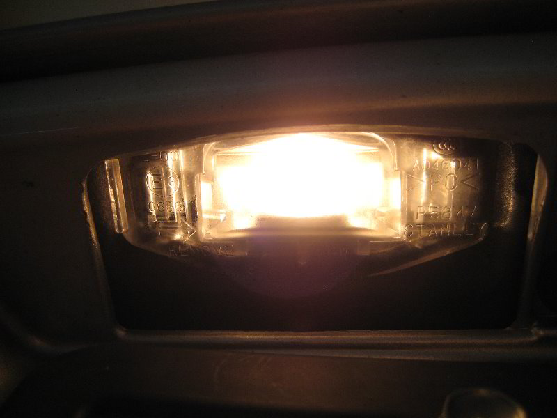 Honda-Accord-License-Plate-Light-Bulbs-Replacement-Guide-018