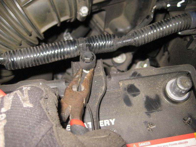 Honda-CR-V-12V-Automotive-Battery-Replacement-Guide-005