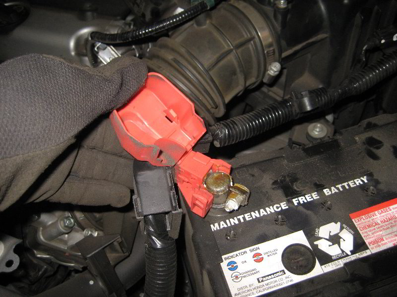 Honda-CR-V-12V-Automotive-Battery-Replacement-Guide-011