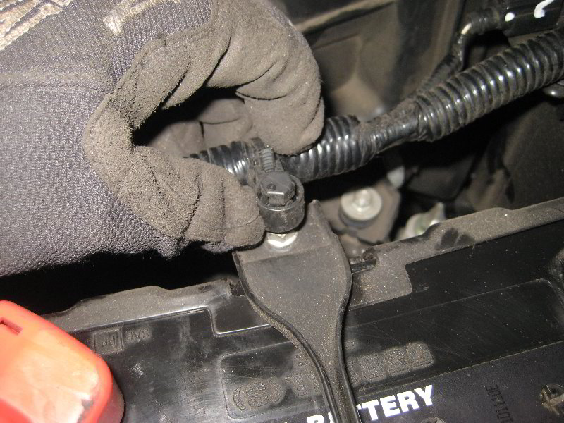 Honda-CR-V-12V-Automotive-Battery-Replacement-Guide-030