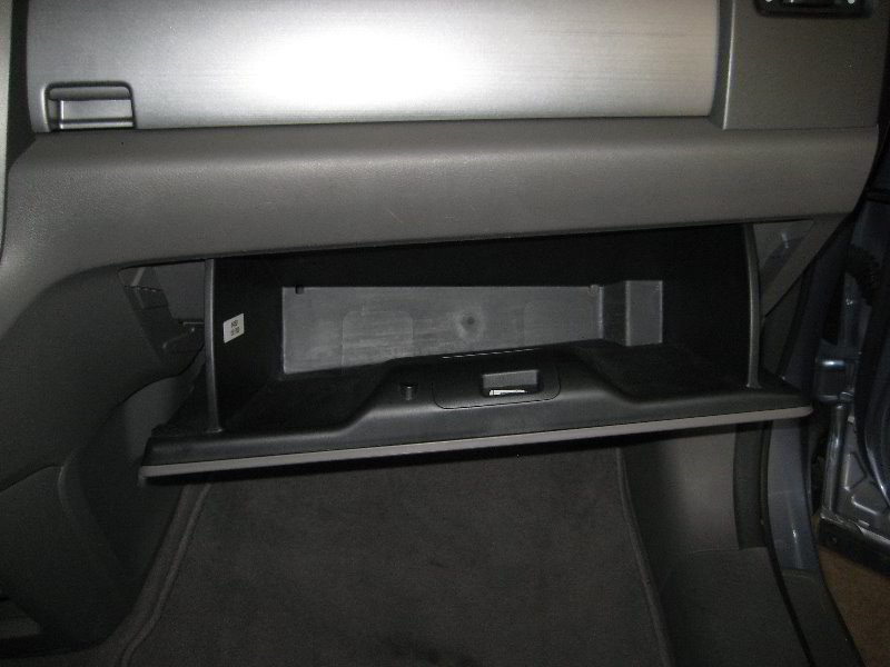 Honda-CR-V-Cabin-Air-Filter-Replacement-Guide-002