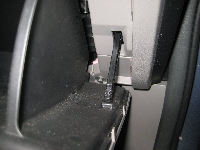 Honda-CR-V-Cabin-Air-Filter-Replacement-Guide-003