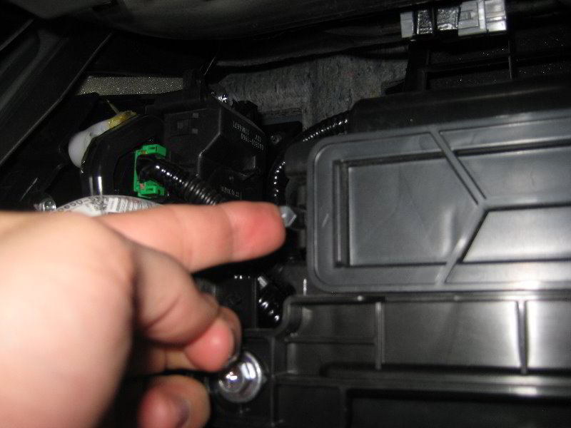 Honda-CR-V-Cabin-Air-Filter-Replacement-Guide-009