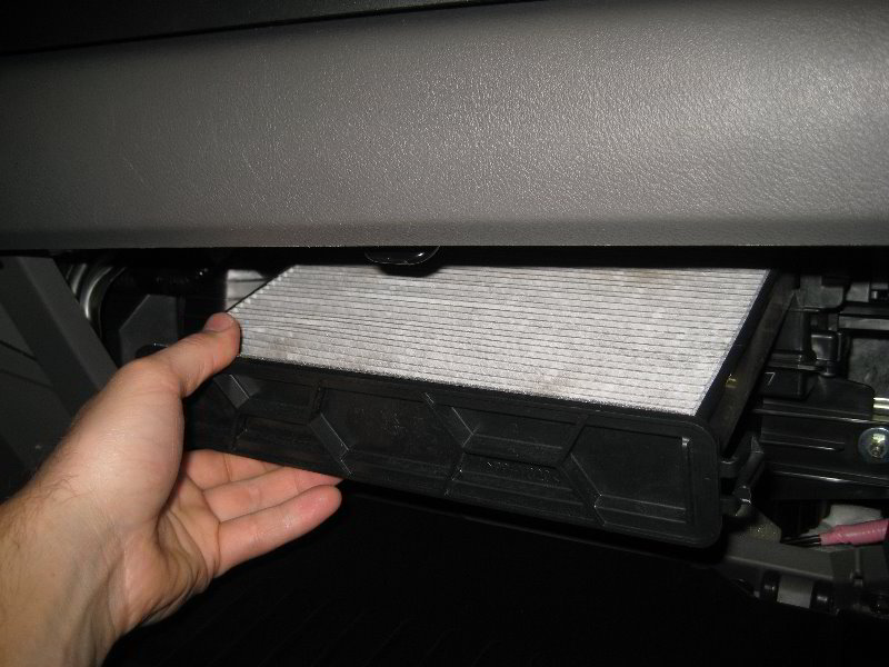Honda-CR-V-Cabin-Air-Filter-Replacement-Guide-011