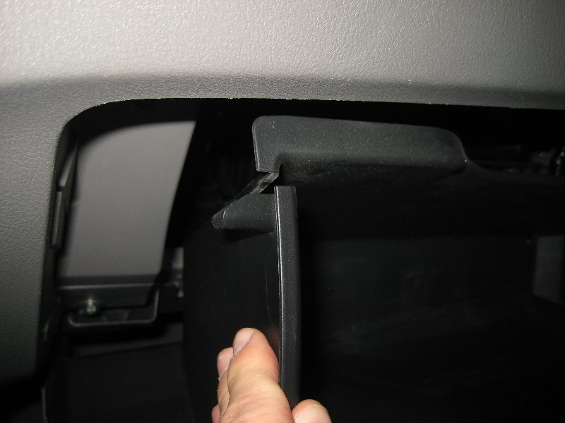 Honda-CR-V-Cabin-Air-Filter-Replacement-Guide-023