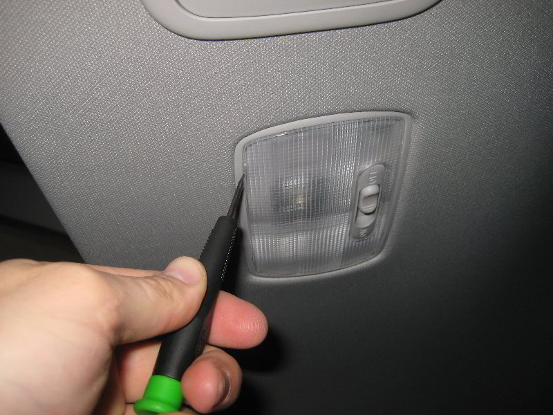 Honda-CR-V-Cargo-Area-Light-Bulb-Replacement-Guide-002