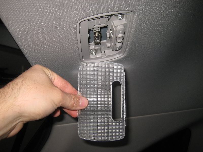 Honda-CR-V-Cargo-Area-Light-Bulb-Replacement-Guide-003