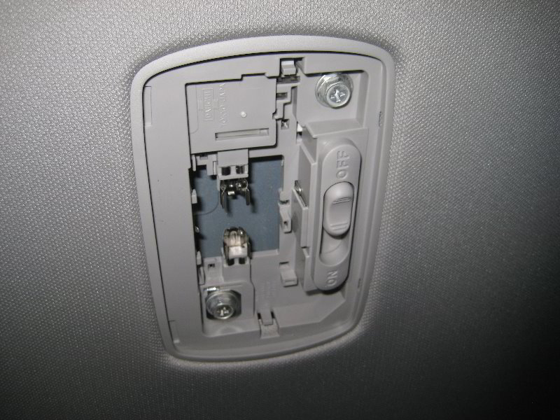Honda-CR-V-Cargo-Area-Light-Bulb-Replacement-Guide-007