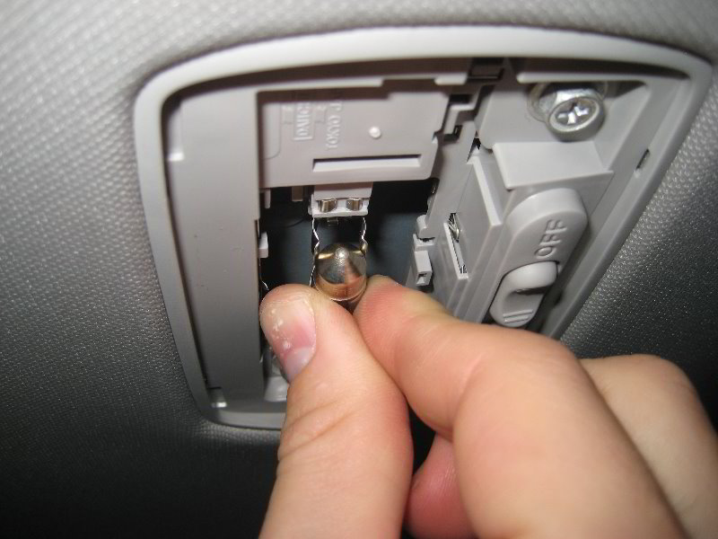 Honda-CR-V-Cargo-Area-Light-Bulb-Replacement-Guide-008