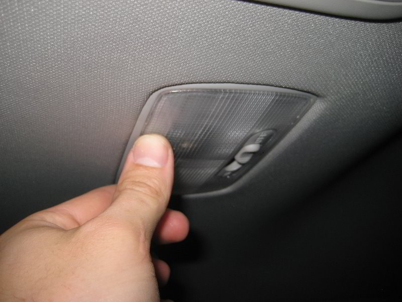 Honda-CR-V-Cargo-Area-Light-Bulb-Replacement-Guide-011