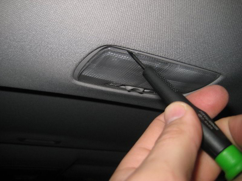 Honda-CR-V-Dome-Light-Bulb-Replacement-Guide-003