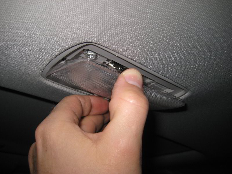 Honda-CR-V-Dome-Light-Bulb-Replacement-Guide-012