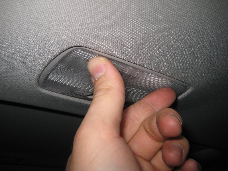 Honda-CR-V-Dome-Light-Bulb-Replacement-Guide-013