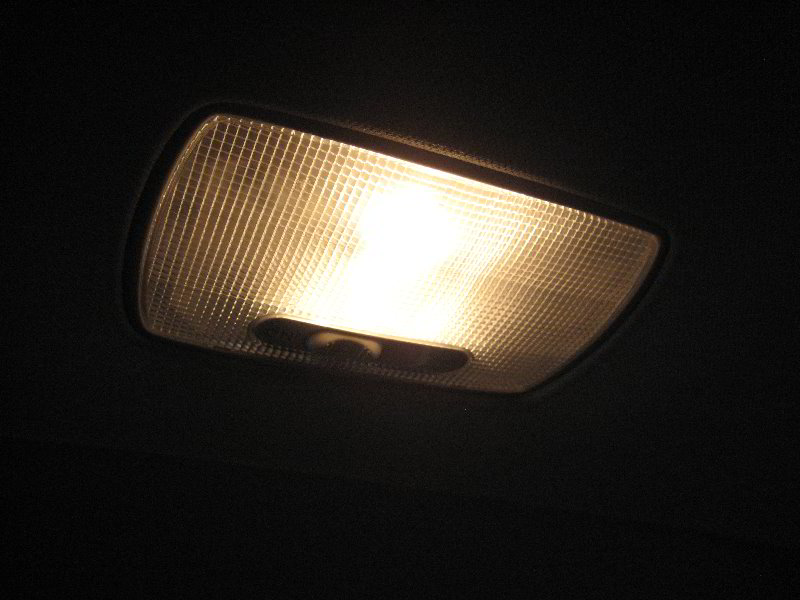 Honda-CR-V-Dome-Light-Bulb-Replacement-Guide-015
