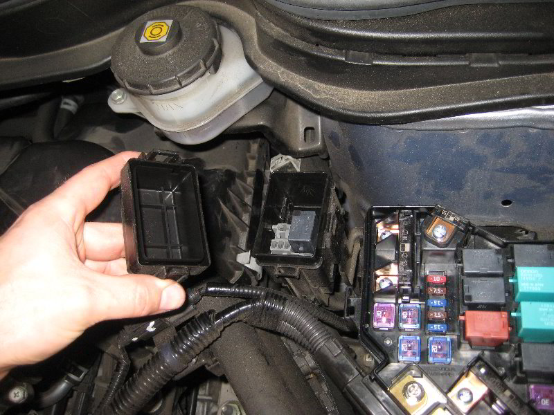 Honda-CR-V-Electrical-Fuse-Replacement-Guide-007