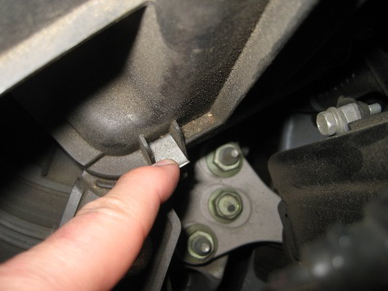 Honda-CR-V-Engine-Air-Filter-Replacement-Guide-006