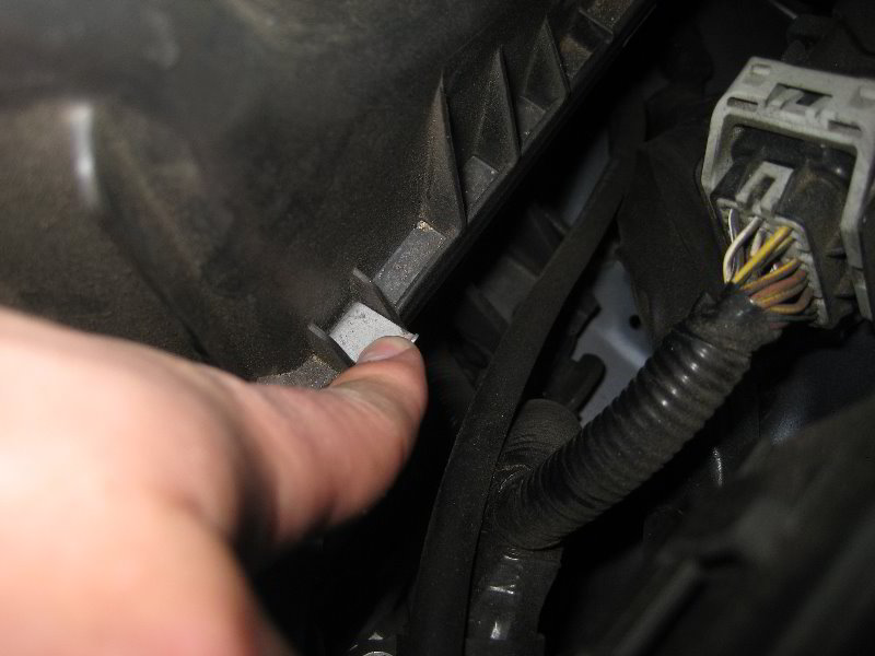 Honda-CR-V-Engine-Air-Filter-Replacement-Guide-007