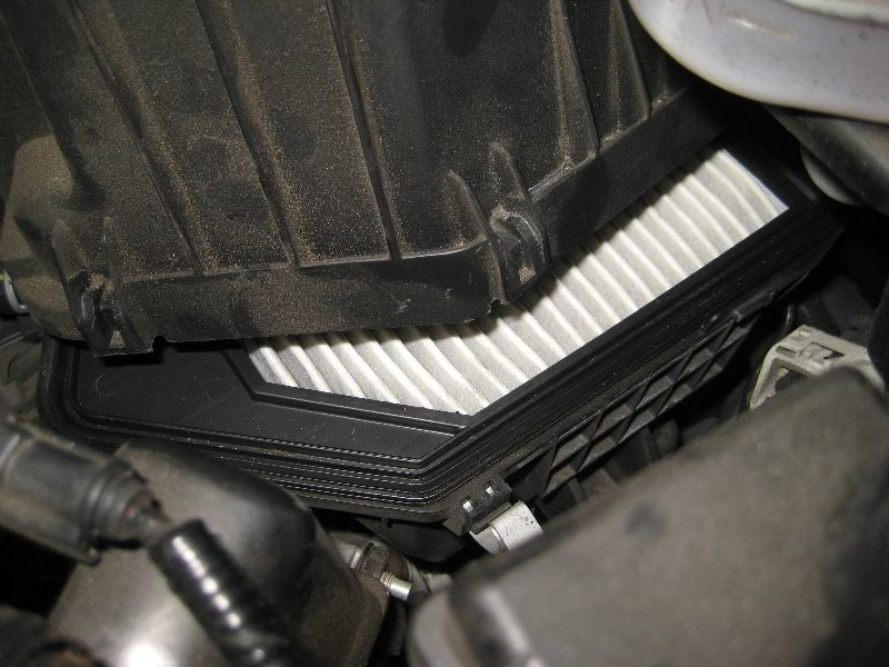 Honda-CR-V-Engine-Air-Filter-Replacement-Guide-009