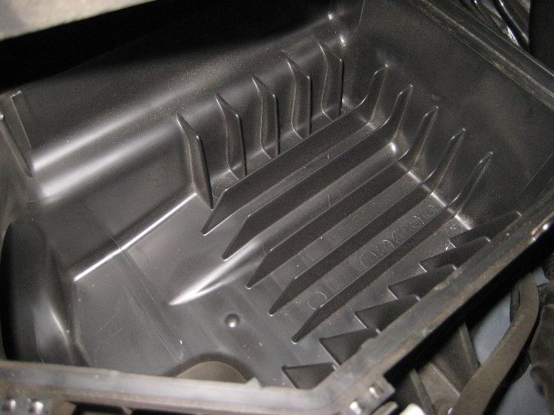 Honda-CR-V-Engine-Air-Filter-Replacement-Guide-013