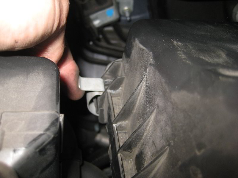 Honda-CR-V-Engine-Air-Filter-Replacement-Guide-017