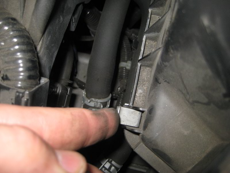 Honda-CR-V-Engine-Air-Filter-Replacement-Guide-018