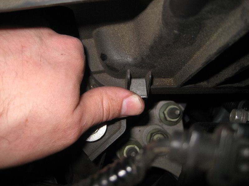 Honda-CR-V-Engine-Air-Filter-Replacement-Guide-019