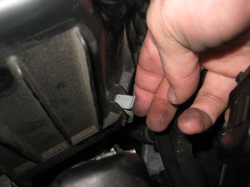 Honda-CR-V-Engine-Air-Filter-Replacement-Guide-020