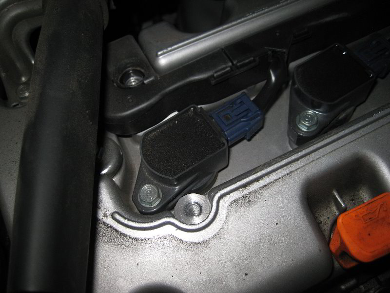 Honda-CR-V-K24Z-I4-Engine-Spark-Plugs-Replacement-Guide-011