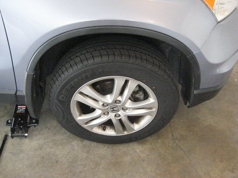 Honda-CR-V-Front-Brake-Pads-Replacement-Guide-001