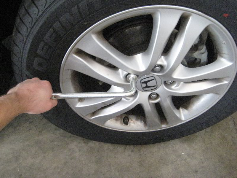 Honda-CR-V-Front-Brake-Pads-Replacement-Guide-002