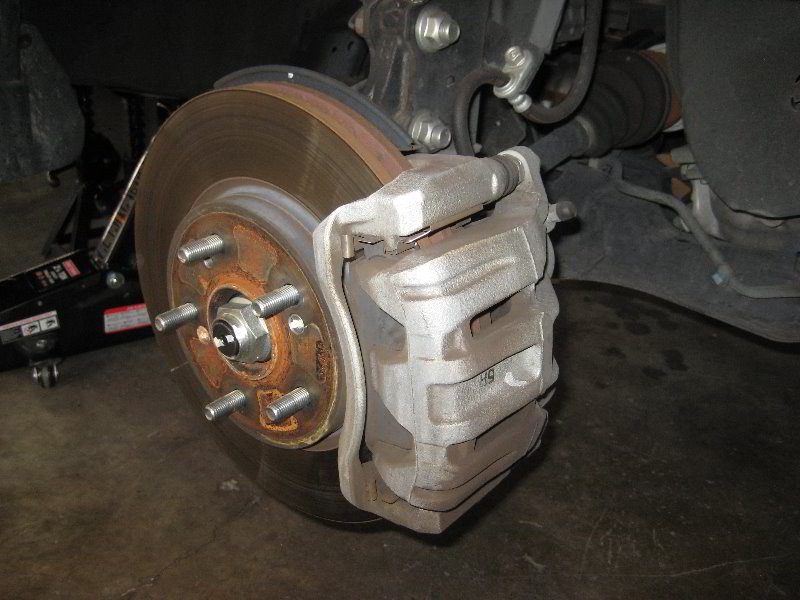 Honda-CR-V-Front-Brake-Pads-Replacement-Guide-007