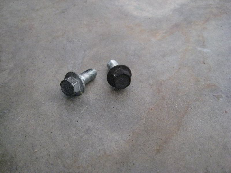 Honda-CR-V-Front-Brake-Pads-Replacement-Guide-012