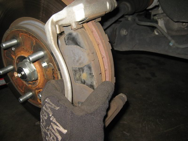 HondaCRVFrontBrakePadsReplacementGuide015