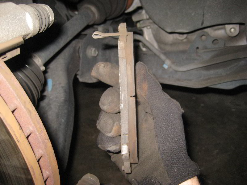 Honda-CR-V-Front-Brake-Pads-Replacement-Guide-016