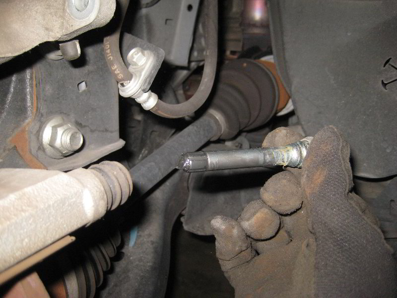 Honda-CR-V-Front-Brake-Pads-Replacement-Guide-018