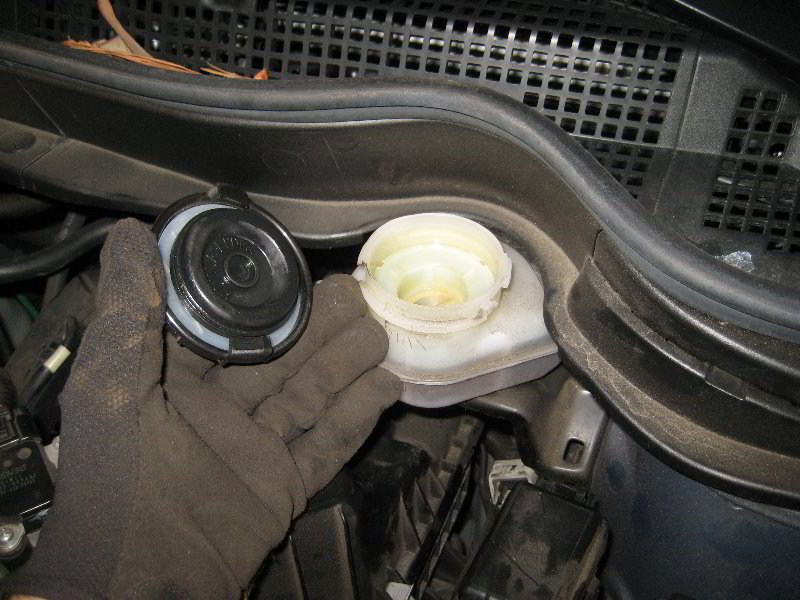 Honda-CR-V-Front-Brake-Pads-Replacement-Guide-021