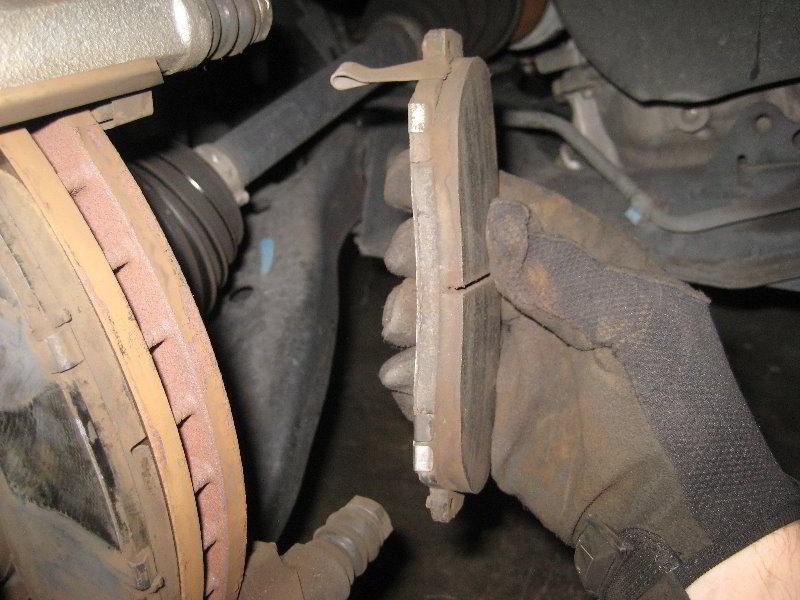 Honda-CR-V-Front-Brake-Pads-Replacement-Guide-025