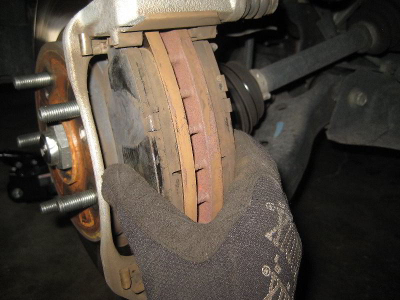 Honda-CR-V-Front-Brake-Pads-Replacement-Guide-026