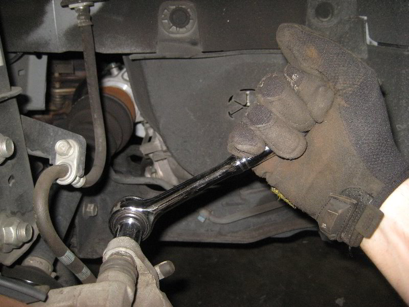 Honda-CR-V-Front-Brake-Pads-Replacement-Guide-030