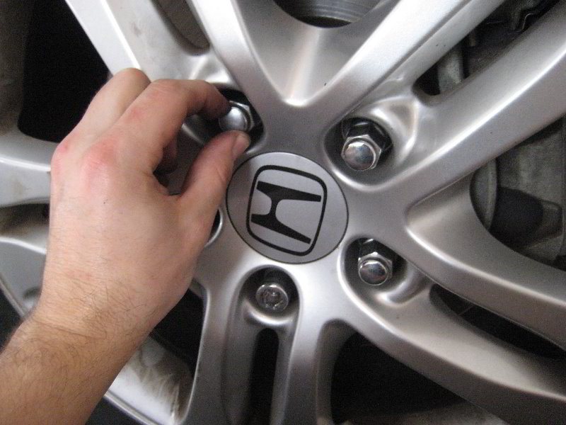 Honda-CR-V-Front-Brake-Pads-Replacement-Guide-035