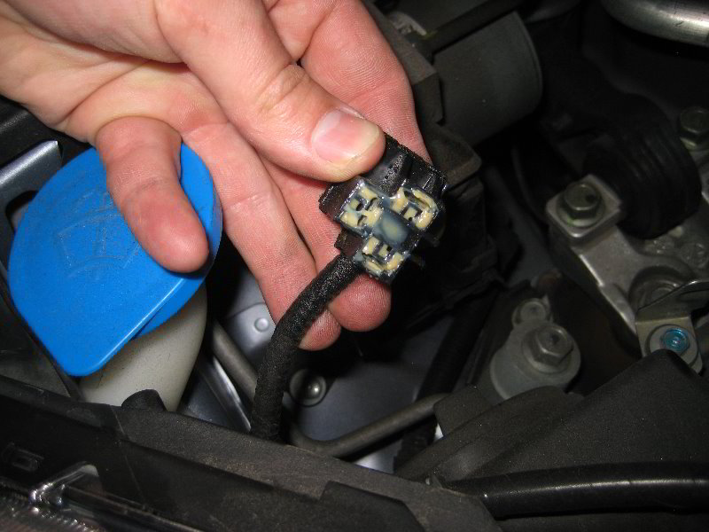 Honda-CR-V-Headlight-Bulbs-Replacement-Guide-004