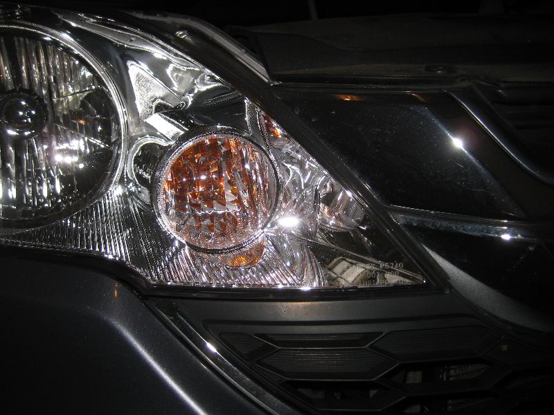 Honda-CR-V-Headlight-Bulbs-Replacement-Guide-020