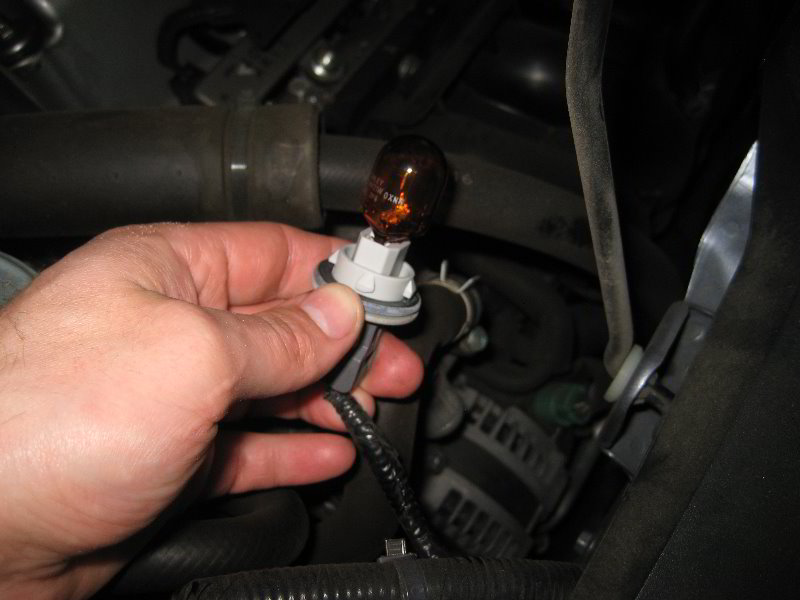 Honda-CR-V-Headlight-Bulbs-Replacement-Guide-023