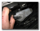 Honda-CR-V-Headlight-Bulbs-Replacement-Guide-048