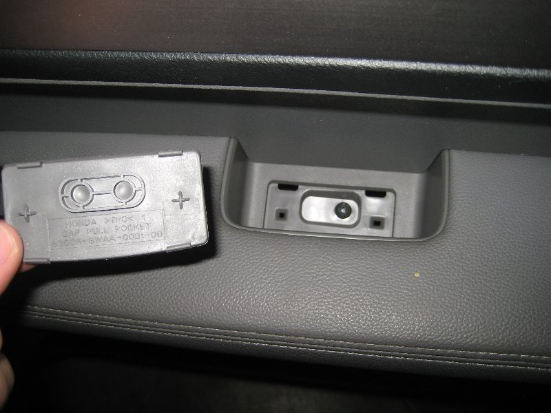 Honda-CR-V-Interior-Door-Panel-Removal-Guide-006