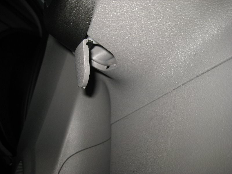 Honda-CR-V-Interior-Door-Panel-Removal-Guide-008