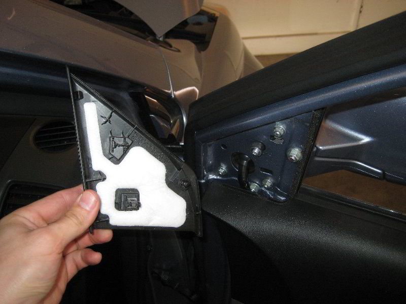 Honda-CR-V-Interior-Door-Panel-Removal-Guide-012