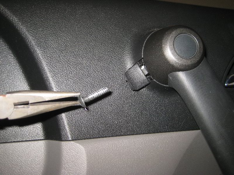 Honda-CR-V-Interior-Door-Panel-Removal-Guide-017