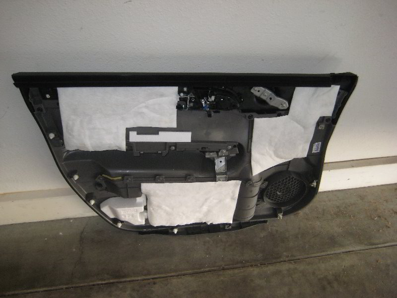 Honda-CR-V-Interior-Door-Panel-Removal-Guide-039